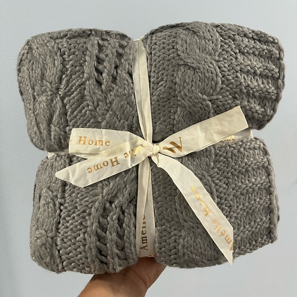 NEW Amelie Home Knit Throw Blanket - Picture 6 of 10